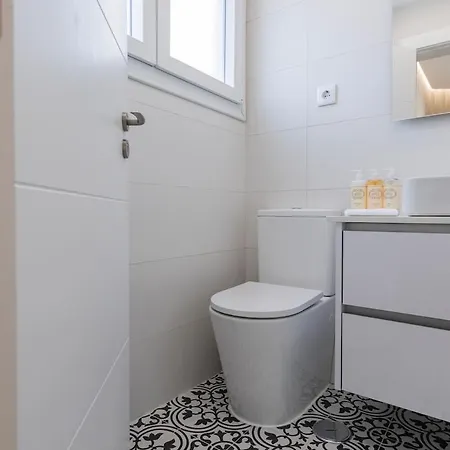 Modern 2br With Patio & Ac - 0e 아파트 *