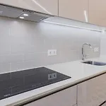 Modern 2br With Patio & Ac - 0e Apartment *