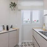 Modern 2br With Patio & Ac - 0e Apartment