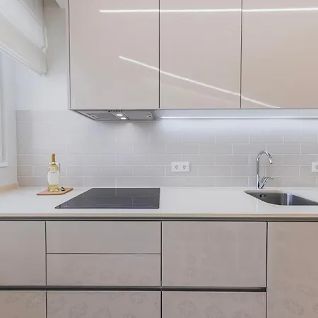 Modern 2br With Patio And Ac