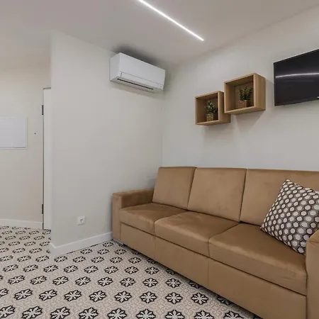 Lägenhet Modern 2br With Patio And Ac Lisboa