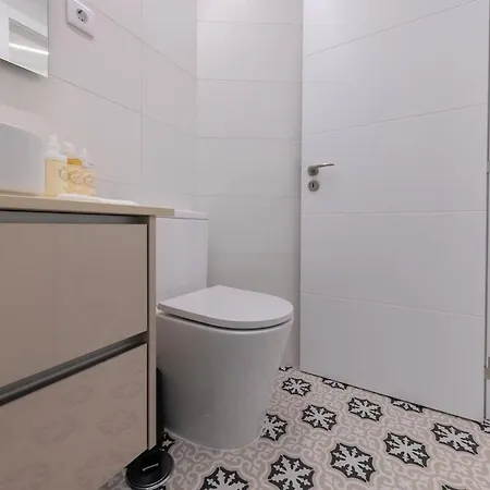 Modern 2br With Patio And Ac *