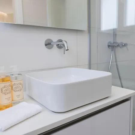 Modern 2br With Patio And Ac Lisbon